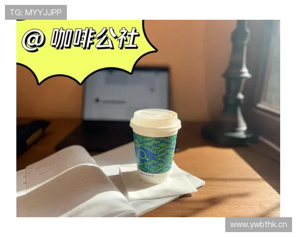 亚历克斯·摩根在家喝蛋白粉的样子，像极了我闺蜜打卡网红咖啡